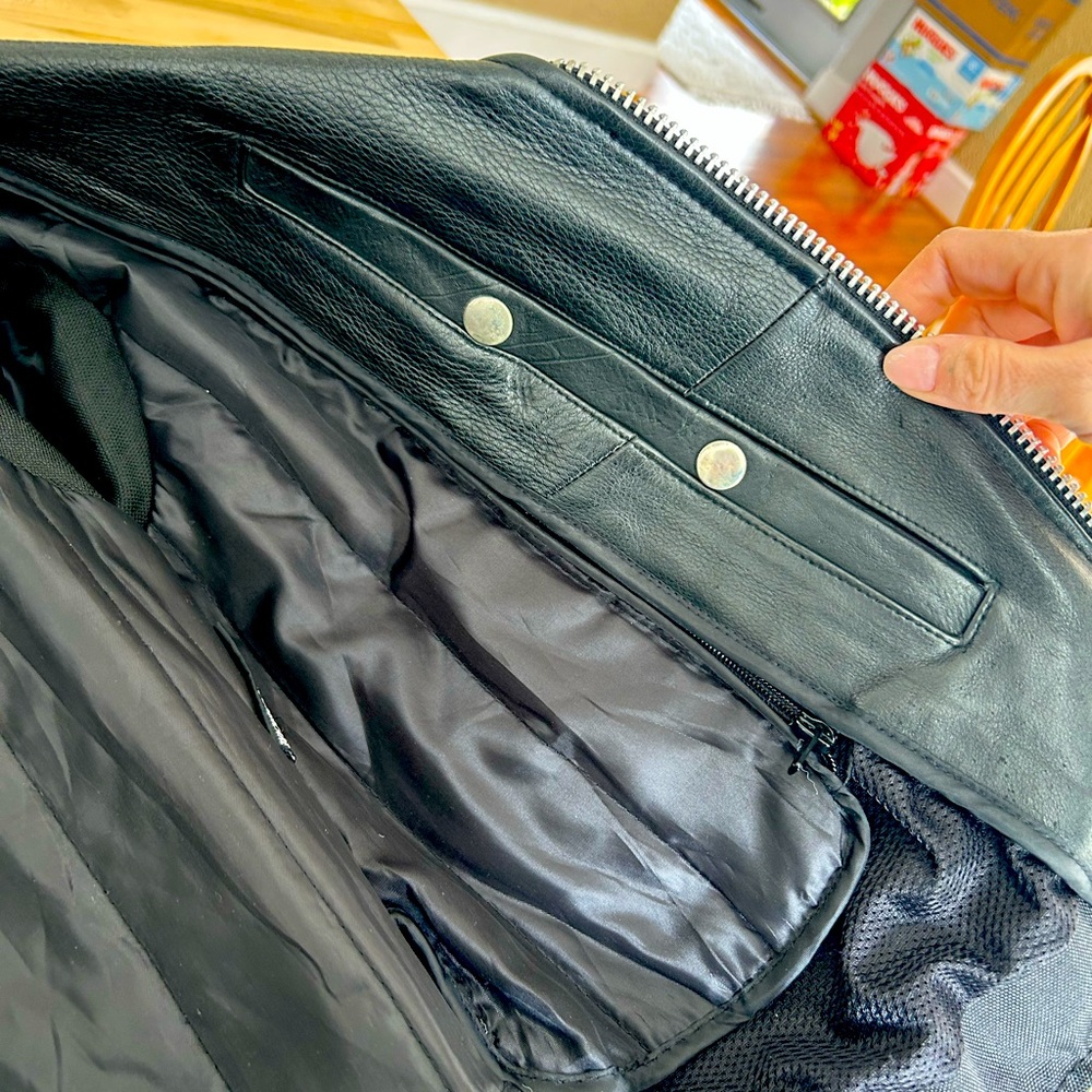Leather jacket - Picture 9 of 9